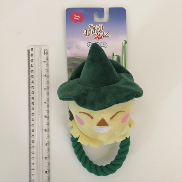 NEW 9" Dog Toy The Wizard of Oz Scarecrow Plush Squeak Crinkle and Chew Rope - Picture 6 of 6